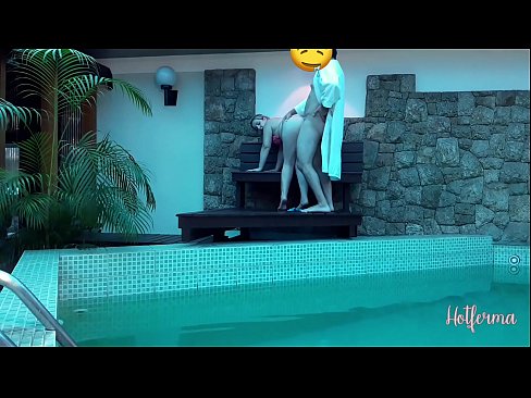 ❤️ Kāhea ʻo Boss i ke kaikamahine i ka loko wai, akā ʻaʻole hiki iā ia ke pale i ka wela ❤️❌ Porn video ia makou ﹏
