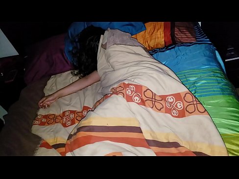 ❤️ Hoʻopiʻi ʻo Stepson i kona makuahine ʻōpio ʻoiai ʻo ia e hiamoe ana. ❤️❌ Porn video ia makou ﹏